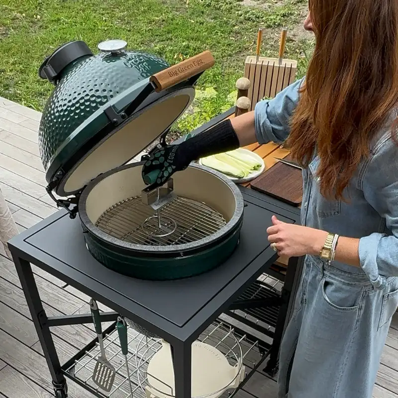 AKCE Gril LARGE Big Green Egg s modulárním stolem